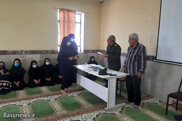 وظیفه دانشآموزان ادامه راه شهدا در سنگر علم میباشد وظیفه دانشآموزان ادامه راه شهدا در سنگر علم میباشد