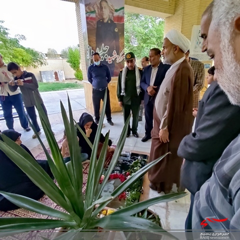 مراسم تجدید میثاق و عطرافشانی قبور مطهر شهدای شهر برازجان مراسم تجدید میثاق و عطرافشانی قبور مطهر شهدای شهر برازجان