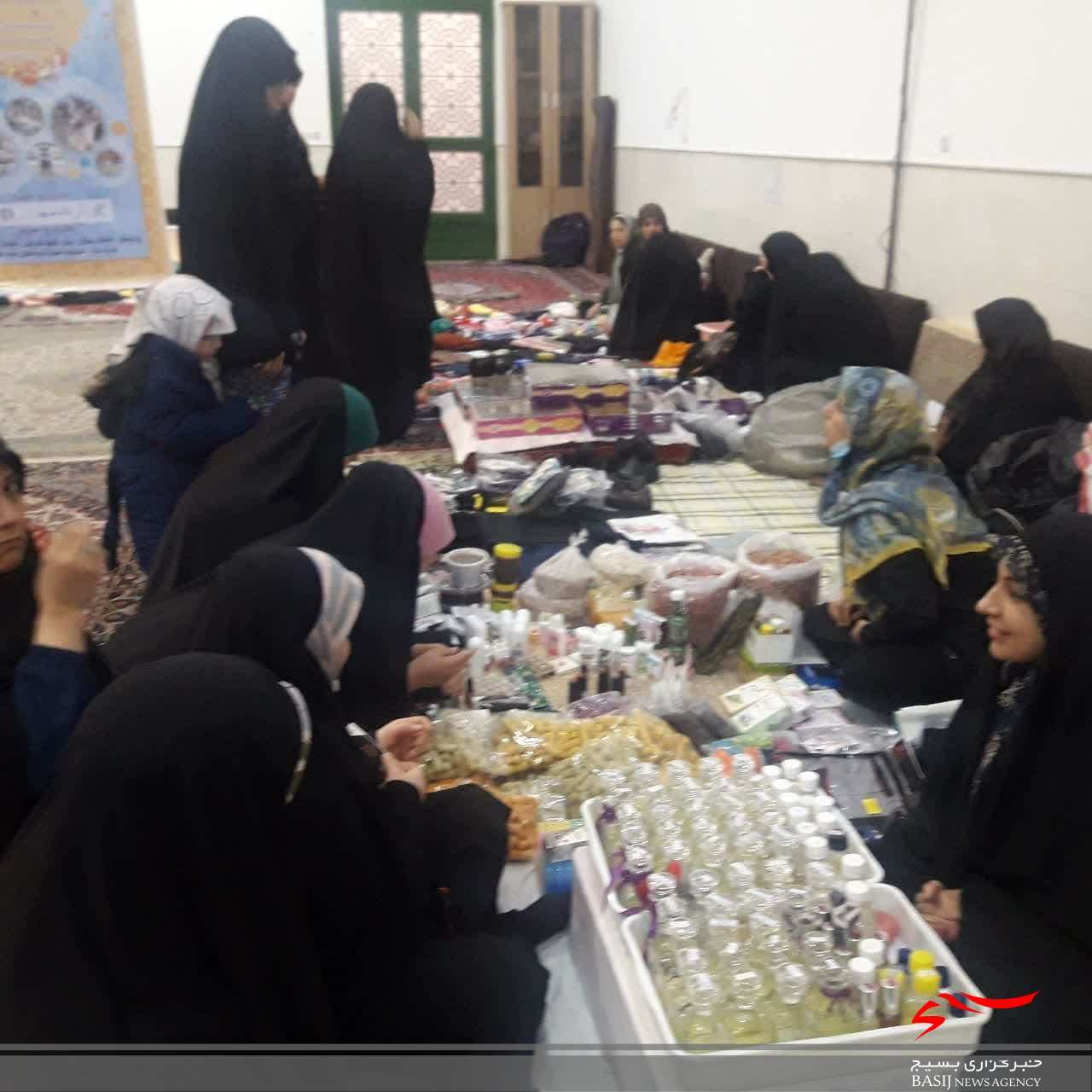 بازارچه محلی مدافعان حرم در قم برگزار شد بازارچه محلی مدافعان حرم در قم برگزار شد