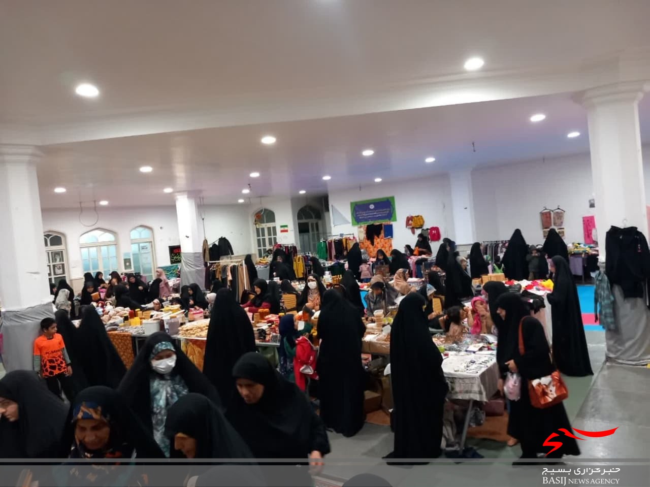 محصولات مشاغل خانگی بانوان در بازارچه نرجس قم عرضه می‌شود