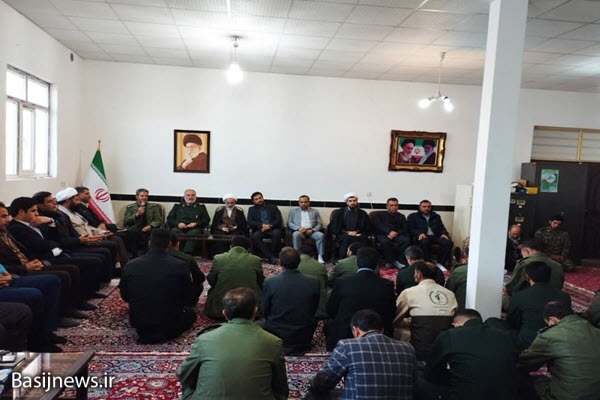 بسیجی امروز مظلومتر و پای کارتر است بسیجی امروز مظلومتر و پای کارتر است