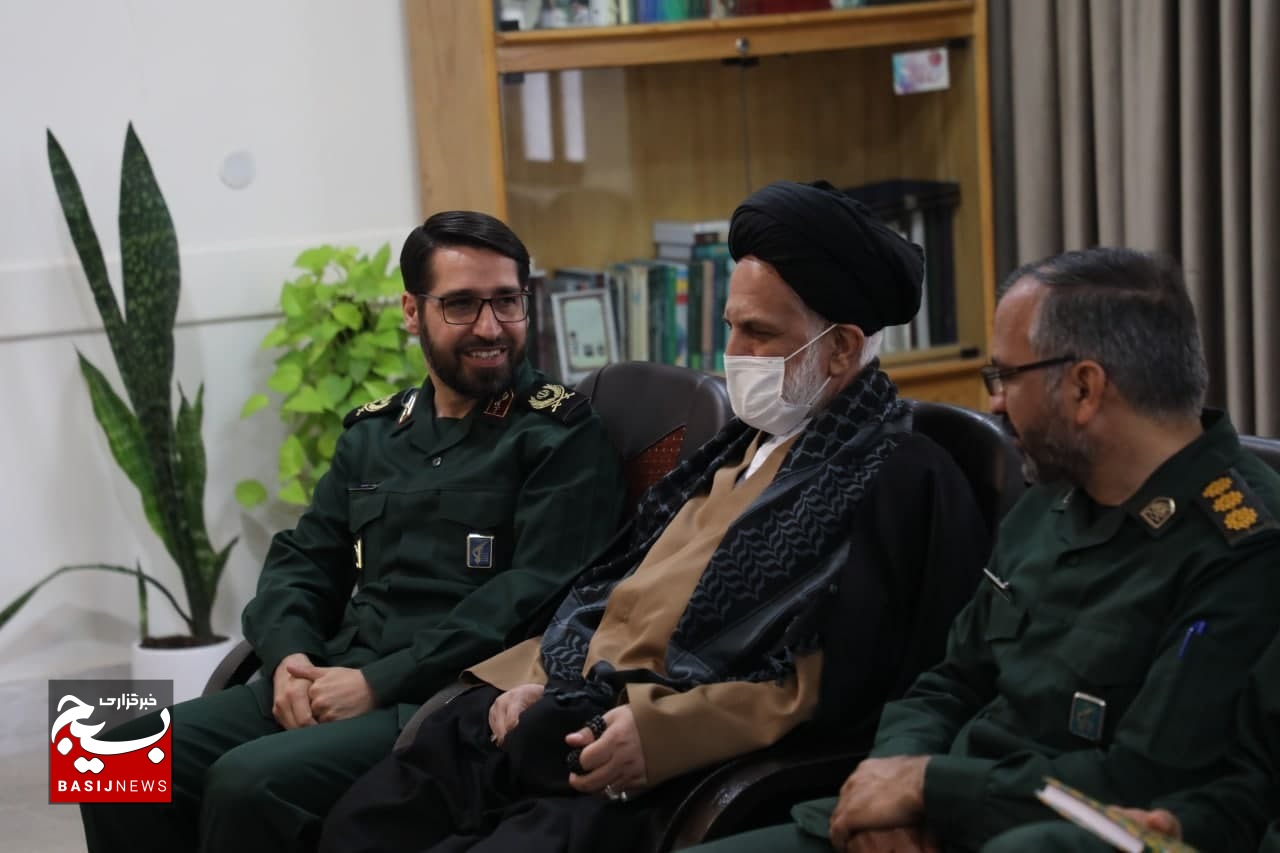 دیدار نوروزی مسوولان دفتر نمایندگی ولی فقیه در سپاه استان قم با سردار موحد دیدار نوروزی مسوولان دفتر نمایندگی ولی فقیه در سپاه استان قم با سردار موحد