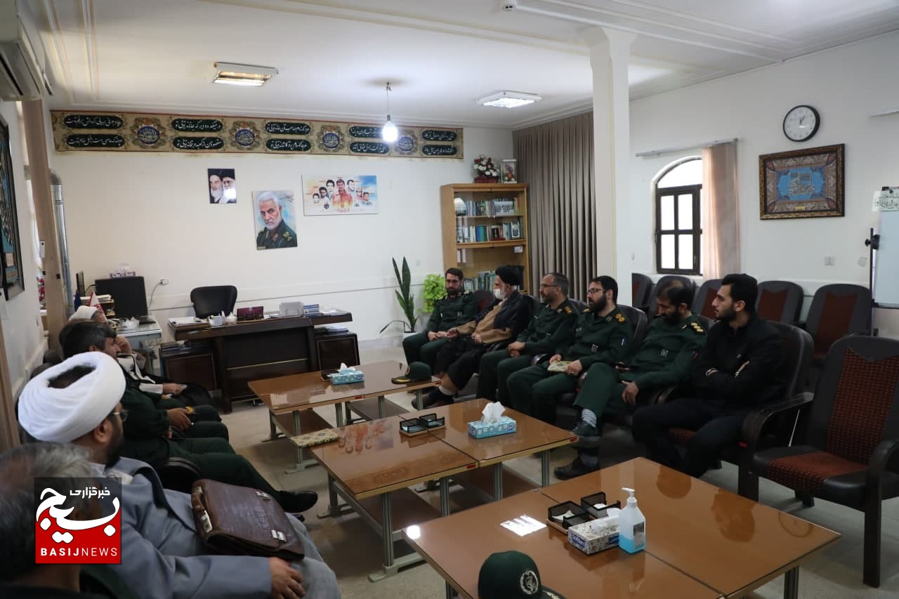 دیدار نوروزی مسوولان دفتر نمایندگی ولی فقیه در سپاه استان قم با سردار موحد دیدار نوروزی مسوولان دفتر نمایندگی ولی فقیه در سپاه استان قم با سردار موحد