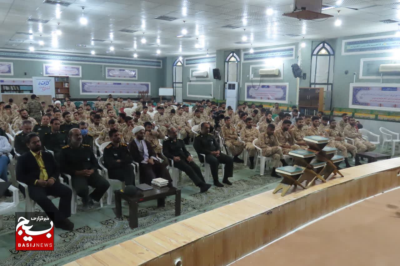 سربازان محافظ مردم اند/ اقتدار نیروهای مسلح، ستون جامعه است سربازان محافظ مردم اند/ اقتدار نیروهای مسلح، ستون جامعه است