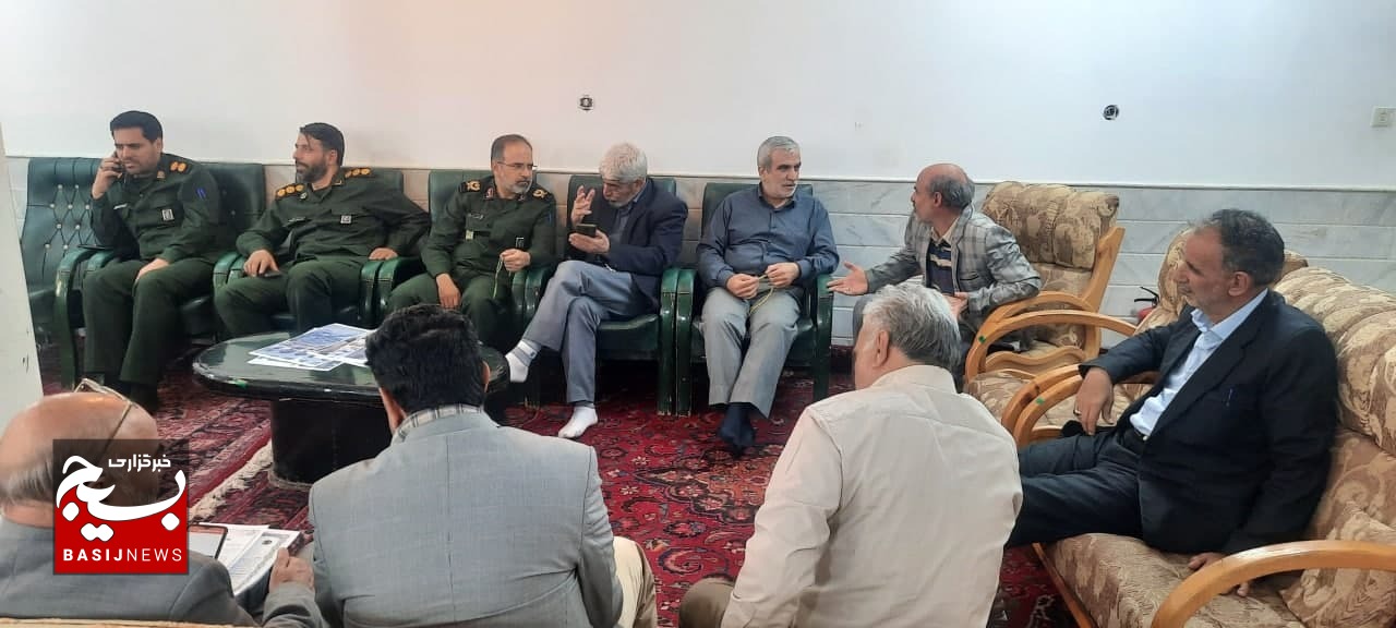 بازدید سردار موحد از ستاد بازسازی عتبات و عالیات استان قم بازدید سردار موحد از ستاد بازسازی عتبات و عالیات استان قم