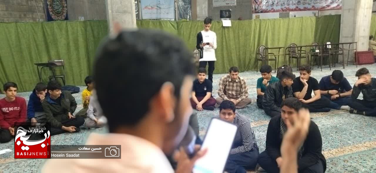 برگزاری برنامه «شبی در مسجد» توسط پایگاه شهید قلی زاده قم برگزاری برنامه «شبی در مسجد» توسط پایگاه شهید قلی زاده قم