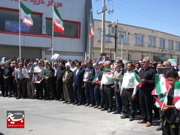 راهپیمایی روز قدس همزمان با سراسر کشور در شهر دلوار برگزار شد راهپیمایی روز قدس همزمان با سراسر کشور در شهر دلوار برگزار شد