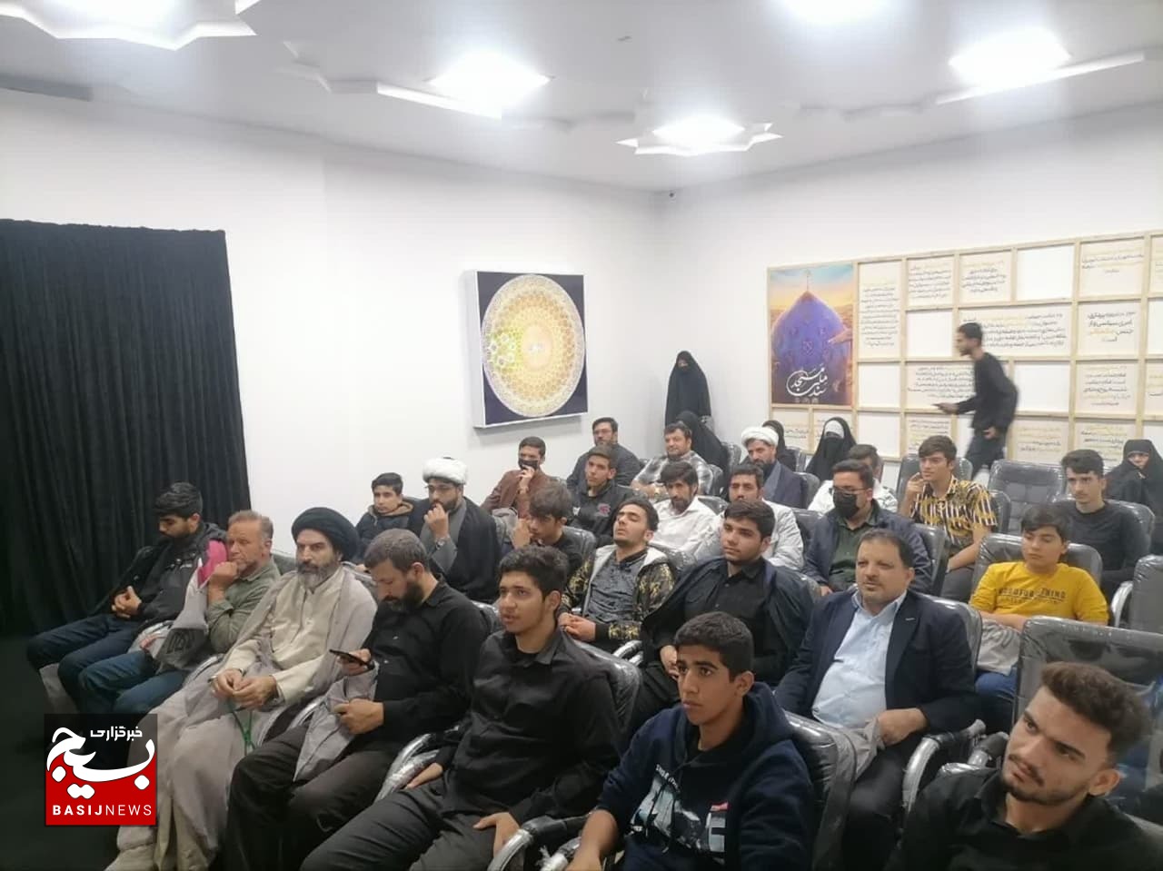 بازدید بسیجیان پایگاه شهید بنیادی قم از نمایشگاه مسجد جامع پرداز بازدید بسیجیان پایگاه شهید بنیادی قم از نمایشگاه مسجد جامع پرداز