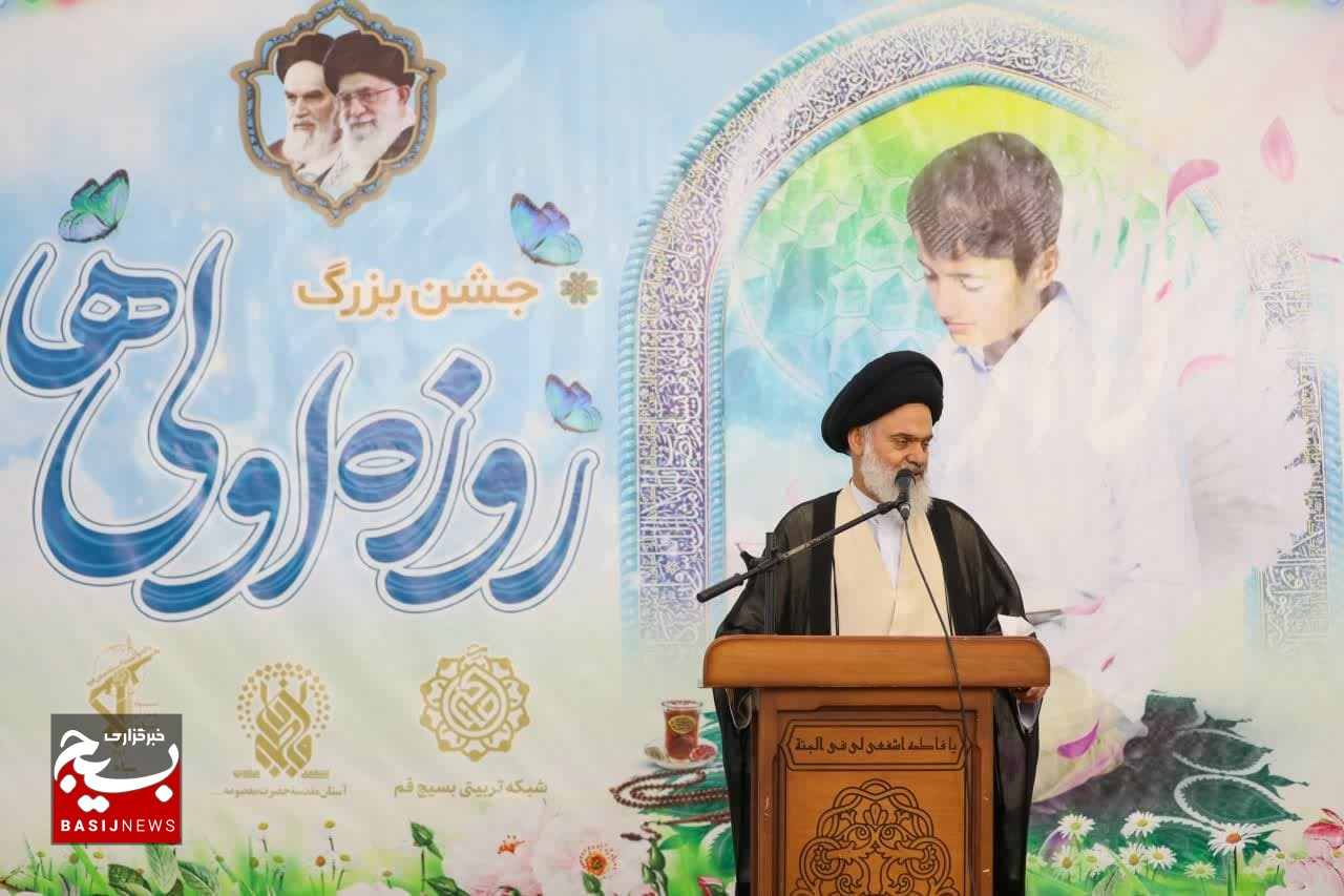 جشن روزه اولیها در حرم مطهر برگزار شد جشن روزه اولیها در حرم مطهر برگزار شد