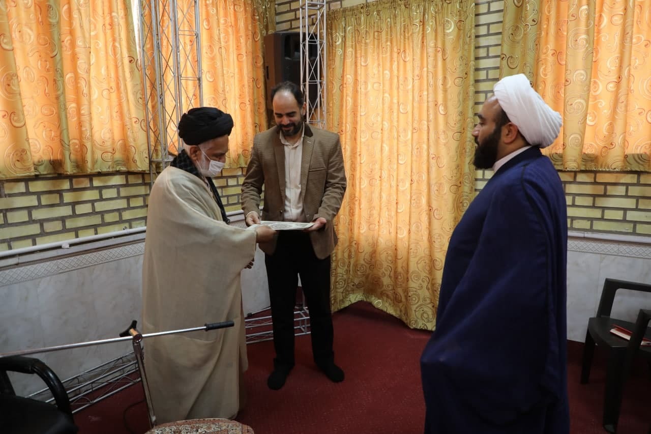مسوول دفتر نمایندگی ولی فقیه در ناحیه بسیج دانشجویی استان قم معارفه شد مسوول دفتر نمایندگی ولی فقیه در ناحیه بسیج دانشجویی استان قم معارفه شد