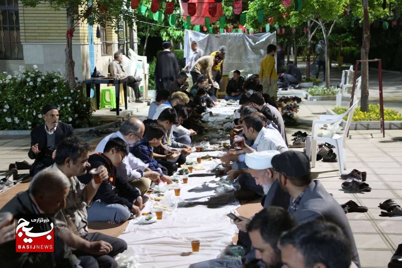 برپایی ضیافت ساده افطاری در بوستان بنفشه قم برپایی ضیافت ساده افطاری در بوستان بنفشه قم
