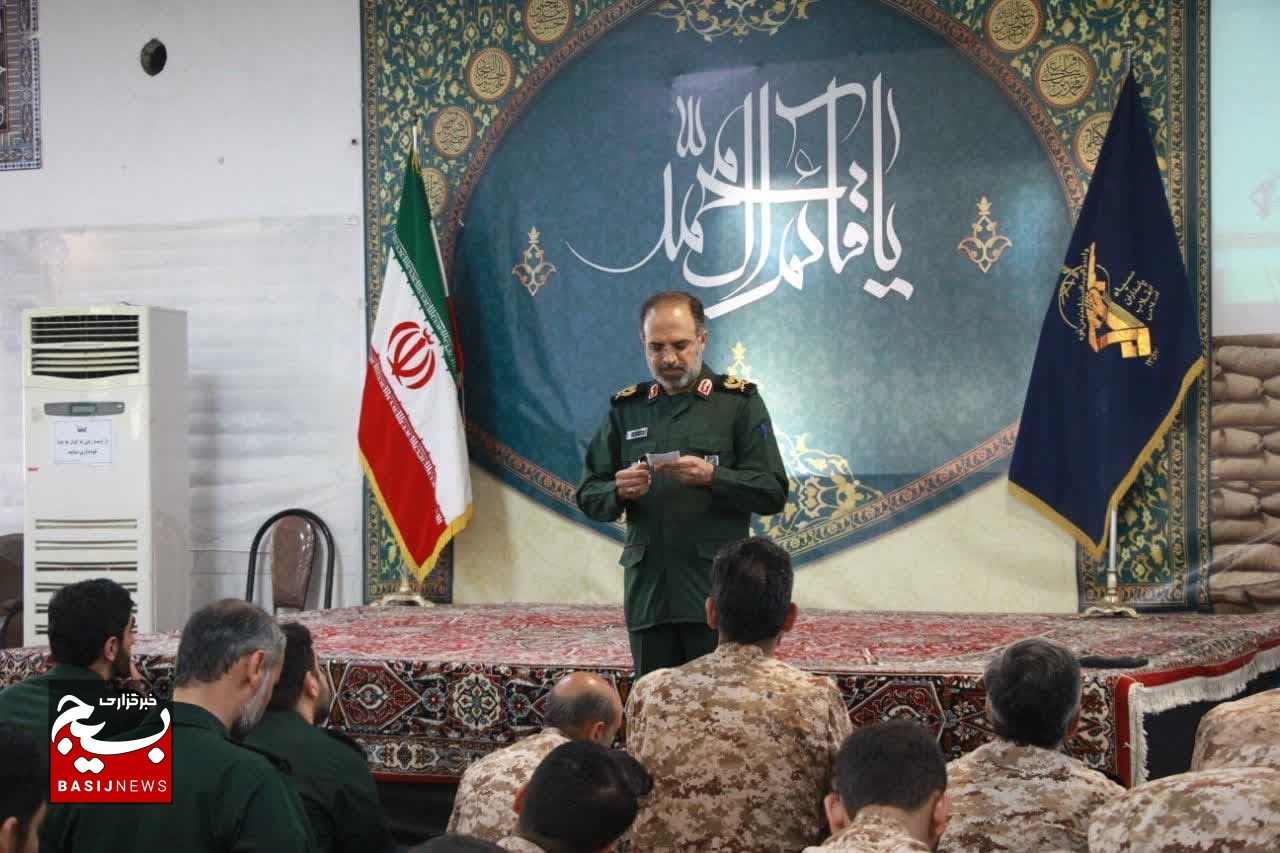 حضور سردار موحد در جمع رزمندگان لشکر عملیاتی 17 امام علی بن ابی طالب(ع) قم حضور سردار موحد در جمع رزمندگان لشکر عملیاتی 17 امام علی بن ابی طالب(ع) قم