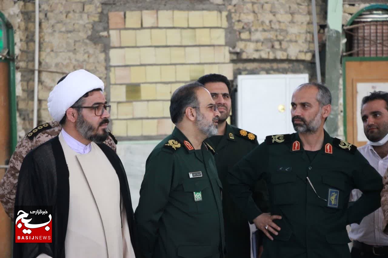حضور سردار موحد در جمع رزمندگان لشکر عملیاتی 17 امام علی بن ابی طالب(ع) قم حضور سردار موحد در جمع رزمندگان لشکر عملیاتی 17 امام علی بن ابی طالب(ع) قم