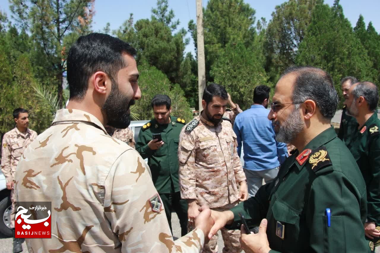 حضور سردار موحد در جمع رزمندگان لشکر عملیاتی 17 امام علی بن ابی طالب(ع) قم حضور سردار موحد در جمع رزمندگان لشکر عملیاتی 17 امام علی بن ابی طالب(ع) قم