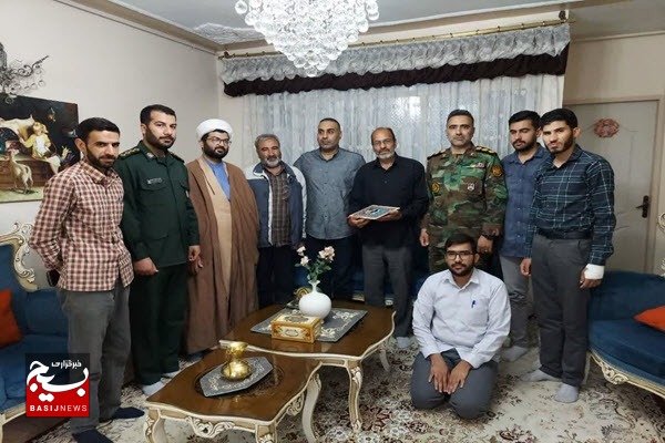 دیدار و تجلیل از خانواده معظم شهداء به مناسبت روز ارتش در ملایر دیدار و تجلیل از خانواده معظم شهداء به مناسبت روز ارتش در ملایر