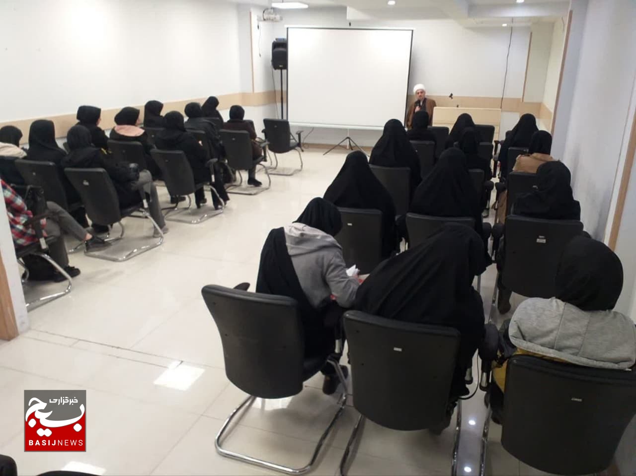 تشریح فعالیت کمیته فرهنگی قرارگاه 19 دی قم در قالب طرح کریمه اهلبیت(س) تشریح فعالیت کمیته فرهنگی قرارگاه 19 دی قم در قالب طرح کریمه اهلبیت(س)