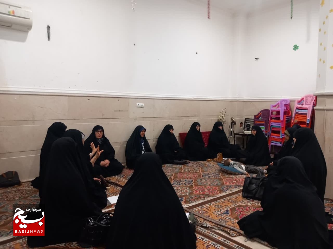 نشست اعضای شورای پایگاه حکیمه خاتون قم با محوریت برنامههای ماه مبارک رمضان نشست اعضای شورای پایگاه حکیمه خاتون قم با محوریت برنامههای ماه مبارک رمضان