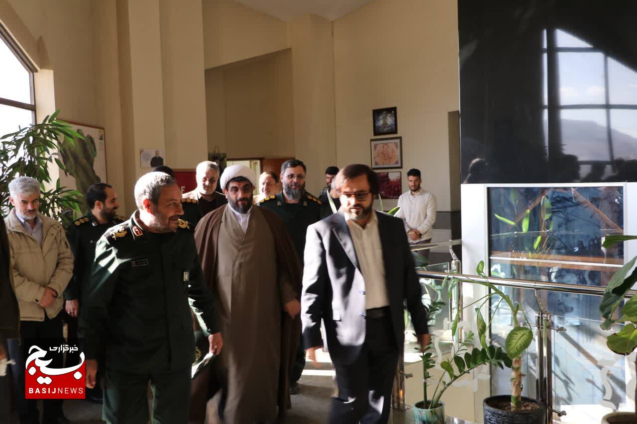 مسئولین سپاه استان زنجان با مدیرکل صدا و سیمای مرکز زنجان دیدار کردند مسئولین سپاه استان زنجان با مدیرکل صدا و سیمای مرکز زنجان دیدار کردند