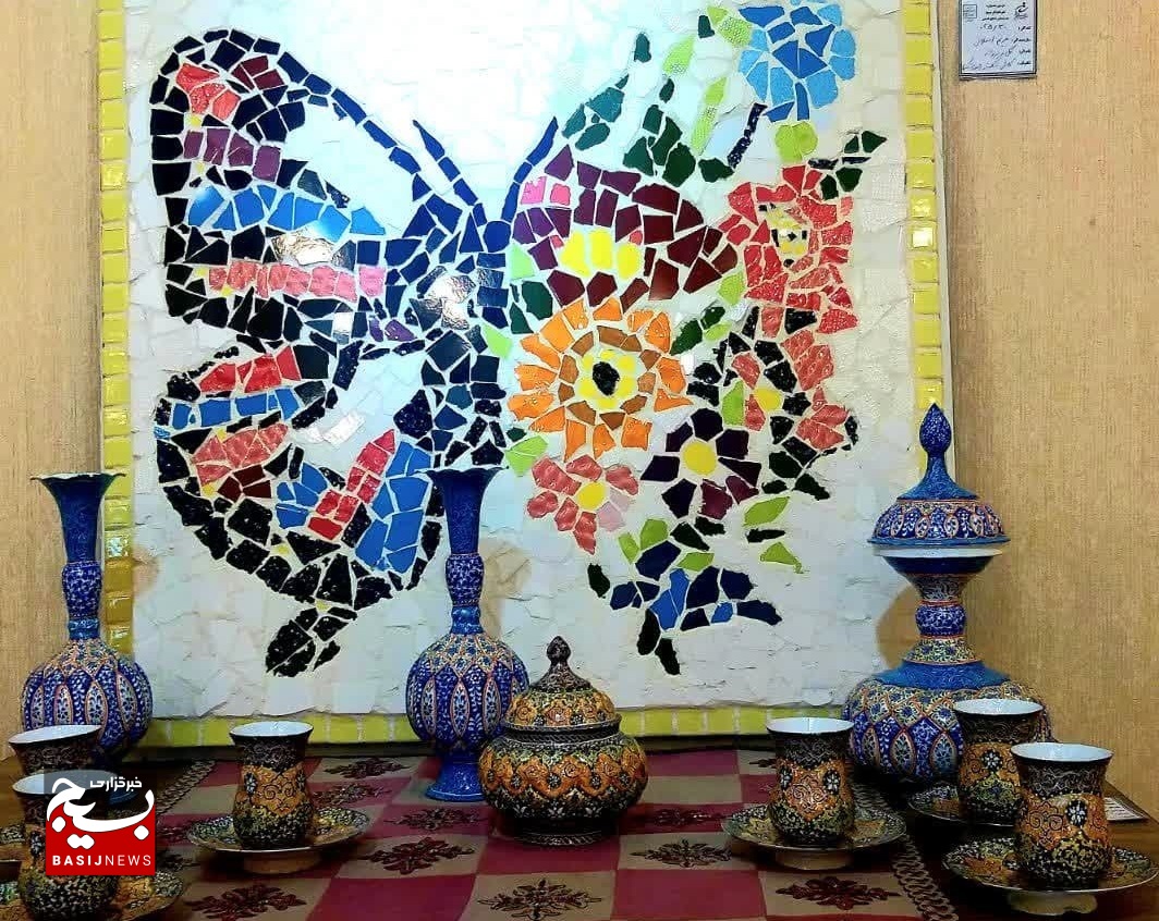 دومین جشنواره صنایع دستی بسیج در قم افتتاح شد دومین جشنواره صنایع دستی بسیج در قم افتتاح شد