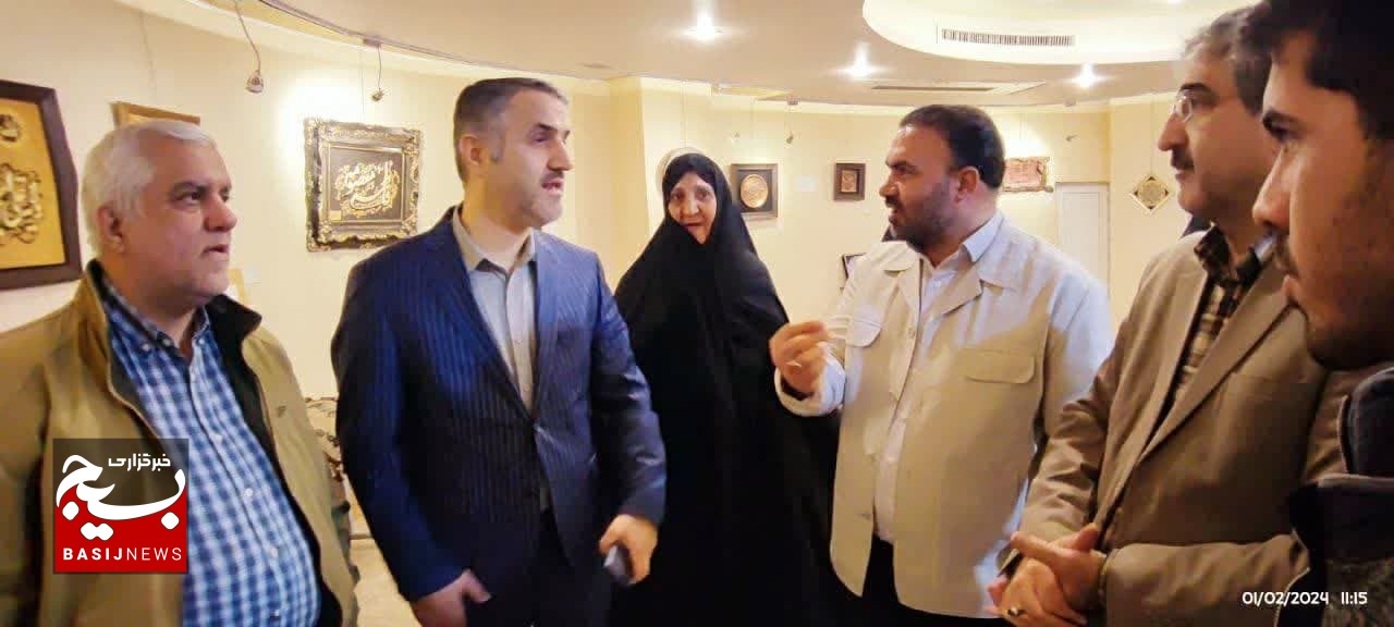 دومین جشنواره صنایع دستی بسیج در قم افتتاح شد دومین جشنواره صنایع دستی بسیج در قم افتتاح شد