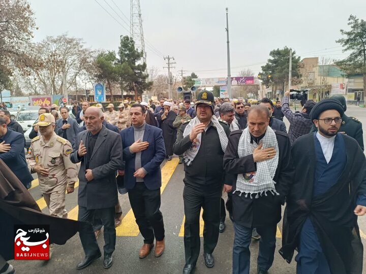 قلبهایی که به عشق حاج قاسم میتپد قلبهایی که به عشق حاج قاسم میتپد