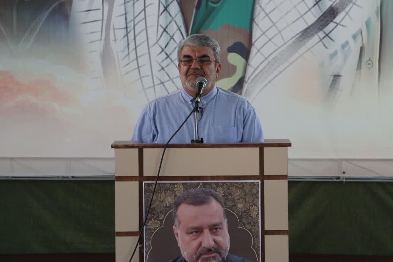 شهید حاج قاسم سلیمانی پرچمدار و نماد مبارزه با استکبار جهانی و تفکر استکبارستیزی بود شهید حاج قاسم سلیمانی پرچمدار و نماد مبارزه با استکبار جهانی و تفکر استکبارستیزی بود