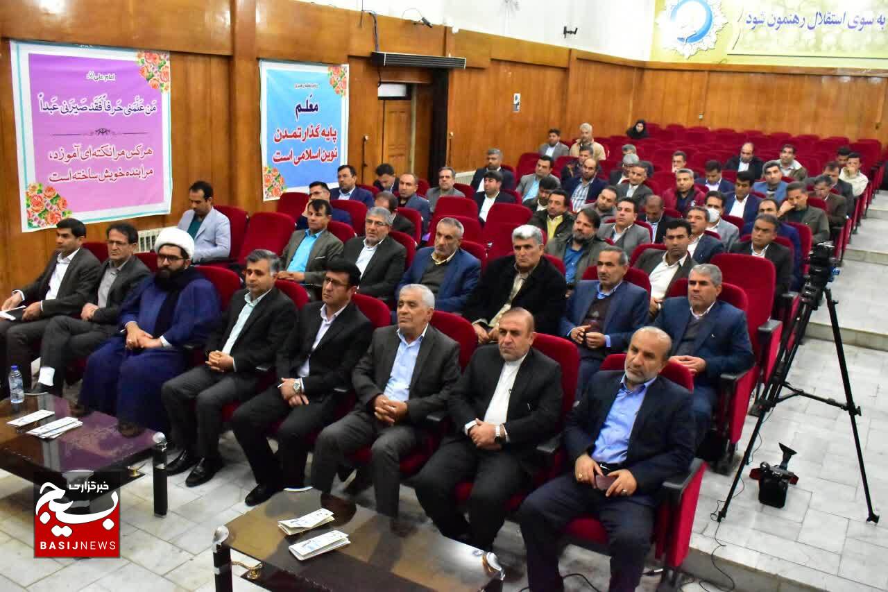 پیشکسوتان عرصه سوادآموزی در کهگیلویه و بویراحمد تجلیل شدند/ نرخ باسوادی در کهگیلویه و بویراحمد به ۹۷ درصد رسیده است