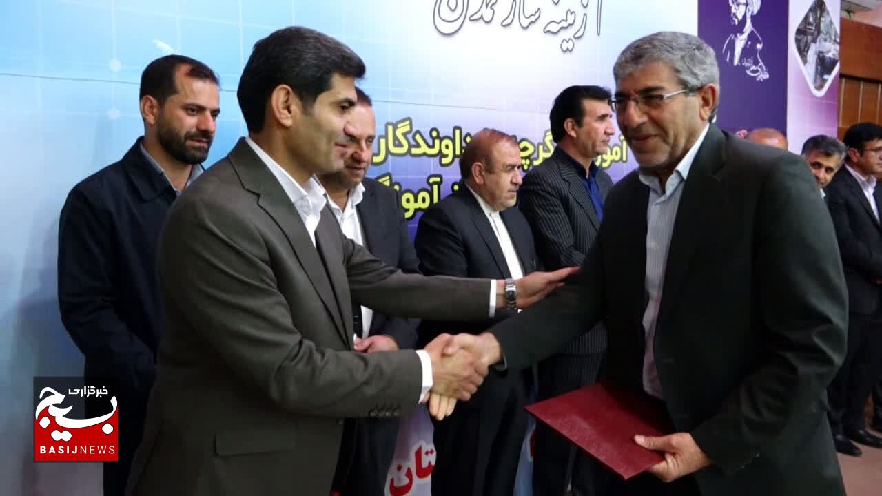پیشکسوتان عرصه سوادآموزی در کهگیلویه و بویراحمد تجلیل شدند/ نرخ باسوادی در کهگیلویه و بویراحمد به ۹۷ درصد رسیده است