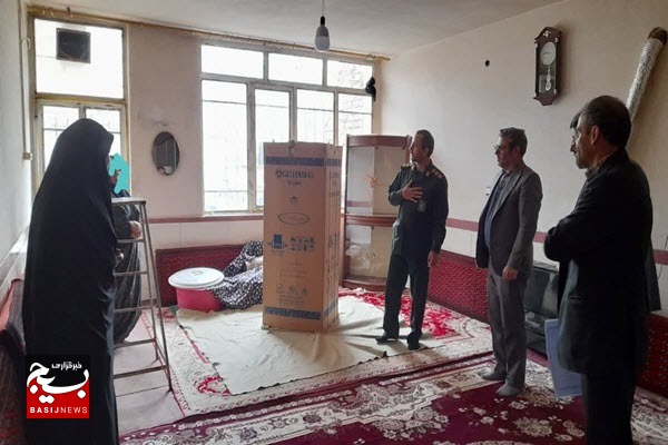 اهدا ۴۸ دستگاه یخچال فریزر به نوعروسان نیازمند به همت بسیج ادارات استان همدان