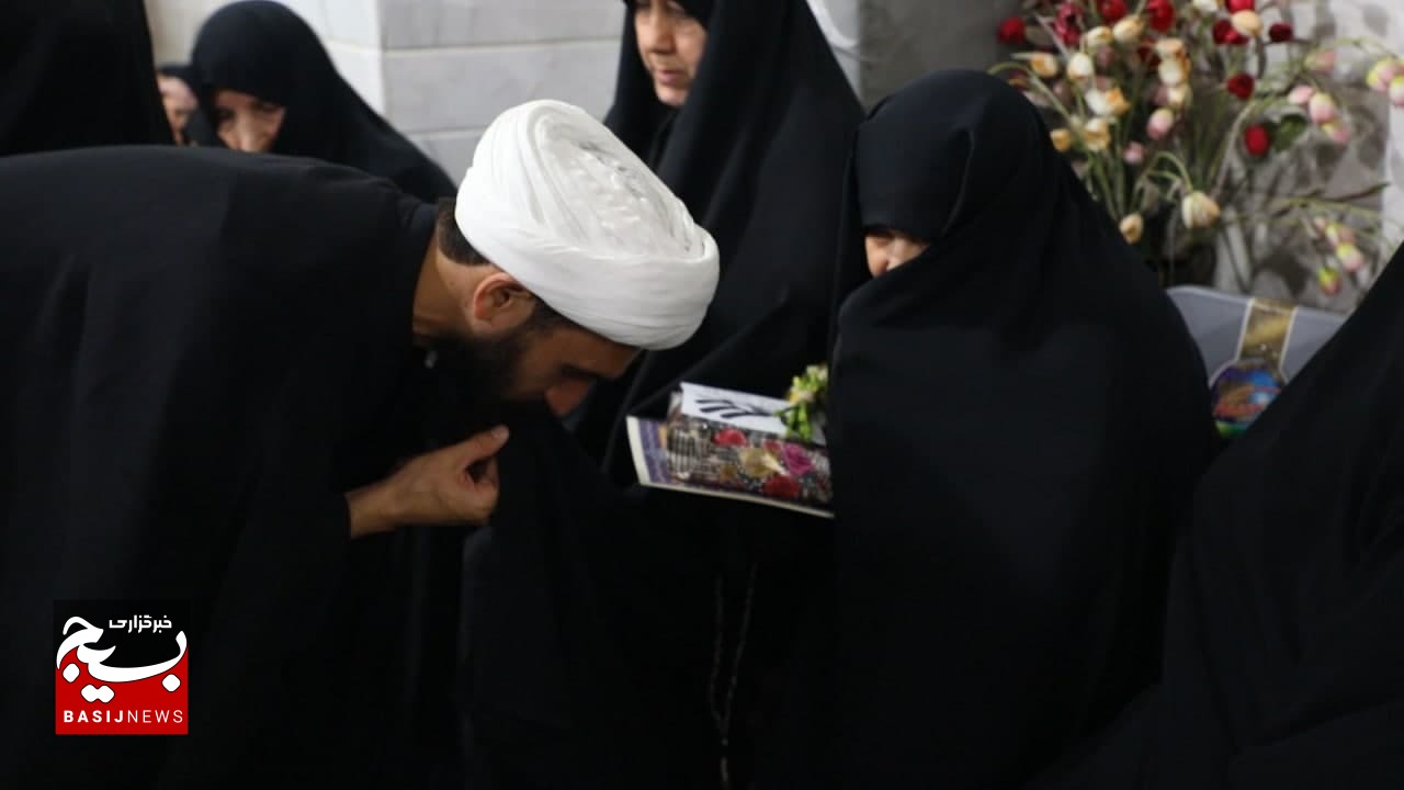 مادران و همسران شهدا تجلیل شدند مادران و همسران شهدا تجلیل شدند