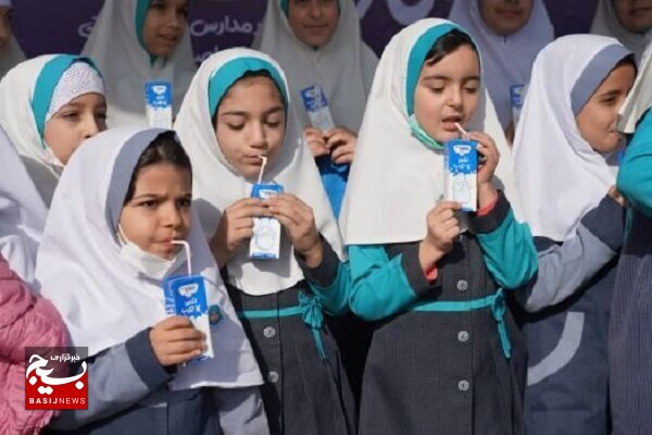 نظارت بر توزیع شیر رایگان در مدارس اردبیل نظارت بر توزیع شیر رایگان در مدارس اردبیل
