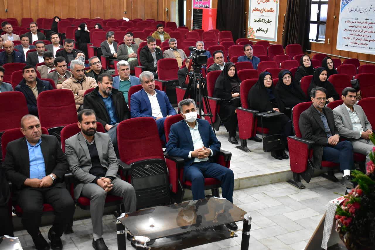 9 دی روز تجلی بصیرت امت، نماد عزت مردم و عشق به ولایت
