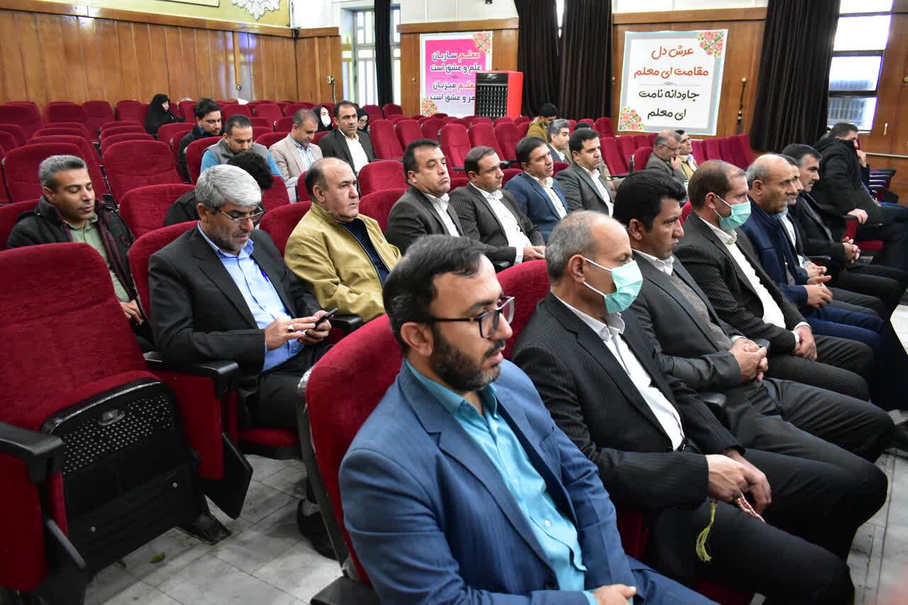 9 دی روز تجلی بصیرت امت، نماد عزت مردم و عشق به ولایت 9 دی روز تجلی بصیرت امت، نماد عزت مردم و عشق به ولایت