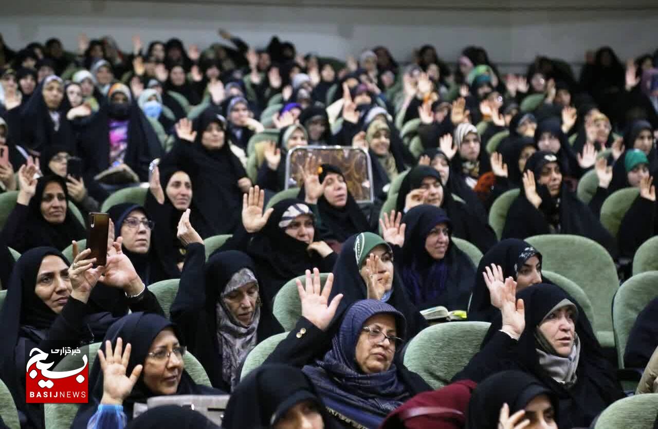 خانواده شهدا، آبرودارترینِ اقشار برای ترویج مشارکت در انتخابات هستند خانواده شهدا، آبرودارترینِ اقشار برای ترویج مشارکت در انتخابات هستند