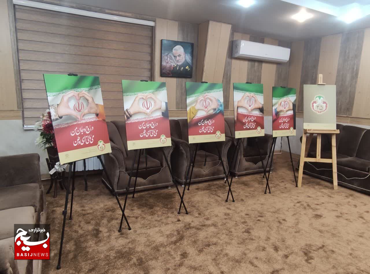 رونمایی از ۶ پوستر دهه فجر در سپاه قدس گیلان رونمایی از ۶ پوستر دهه فجر در سپاه قدس گیلان