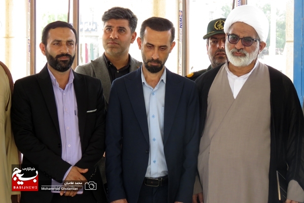اهتزاز پرچم جمهوری اسلامی ایران در کنگان