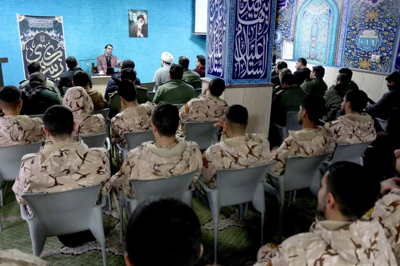 هر موقع دیدی دشمن در مقابلتان عربده میکشد بدانید که قدرتمندید هر موقع دیدی دشمن در مقابلتان عربده میکشد بدانید که قدرتمندید