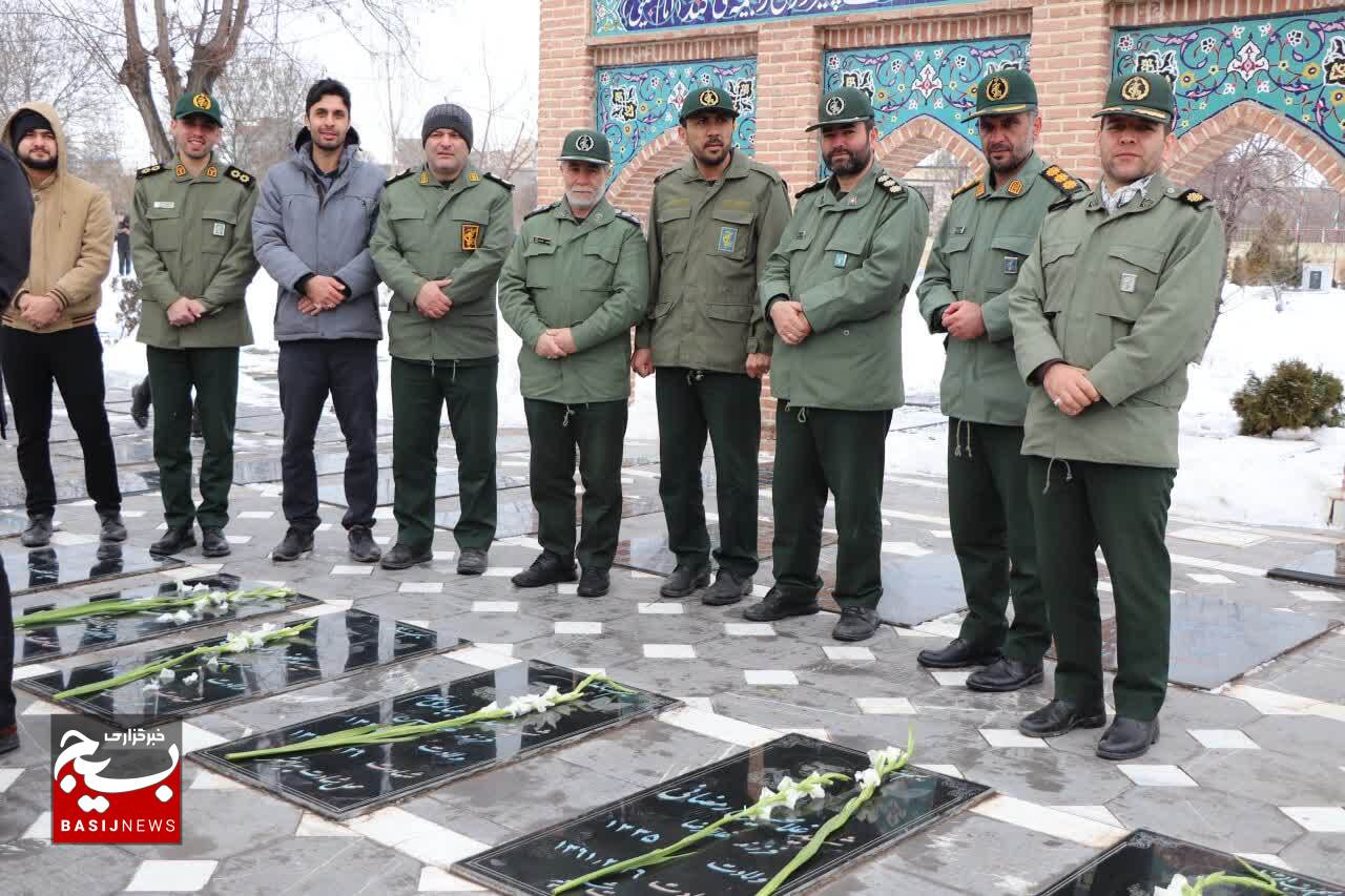 غبار روبی و عطر افشانی مزار شهدا