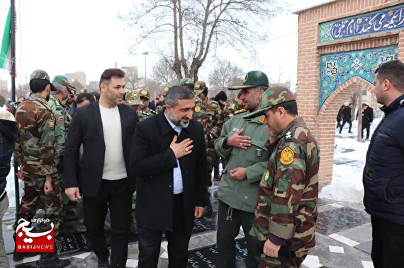 غبار روبی و عطر افشانی مزار شهدا