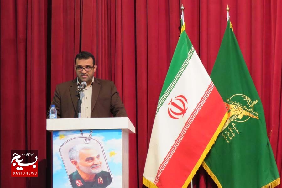 انقلاب اسلامی جامعه را به عدالت دعوت می‌کند