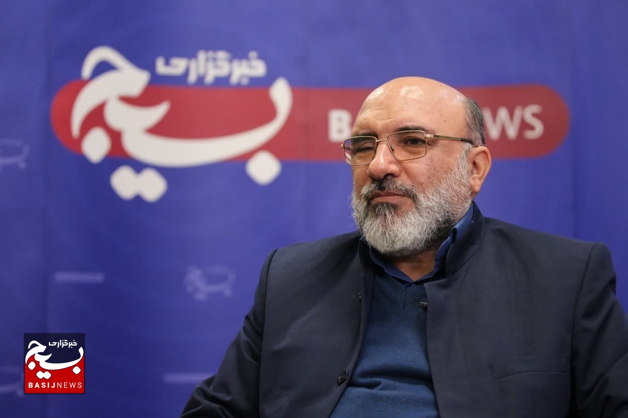ذاکرین اهلبیت و هیآت مذهبی مردم را به حضور پرشور در راهپیمایی و انتخابات دعوت کنند. ذاکرین اهلبیت و هیآت مذهبی مردم را به حضور پرشور در راهپیمایی و انتخابات دعوت کنند.
