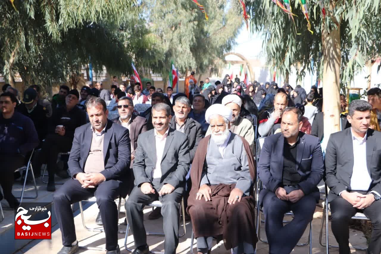 مزار شهید عبدیپور والیجرد قم عطرافشانی شد مزار شهید عبدیپور والیجرد قم عطرافشانی شد