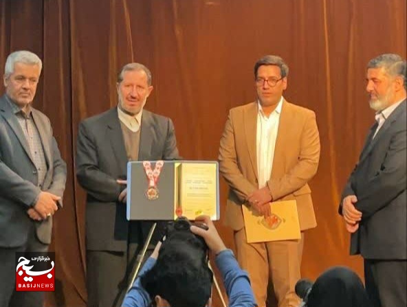 مخترعی که مدال جهانیاش را به شهدای غزه و مردم مظلوم فلسطین اهدا کرد مخترعی که مدال جهانیاش را به شهدای غزه و مردم مظلوم فلسطین اهدا کرد