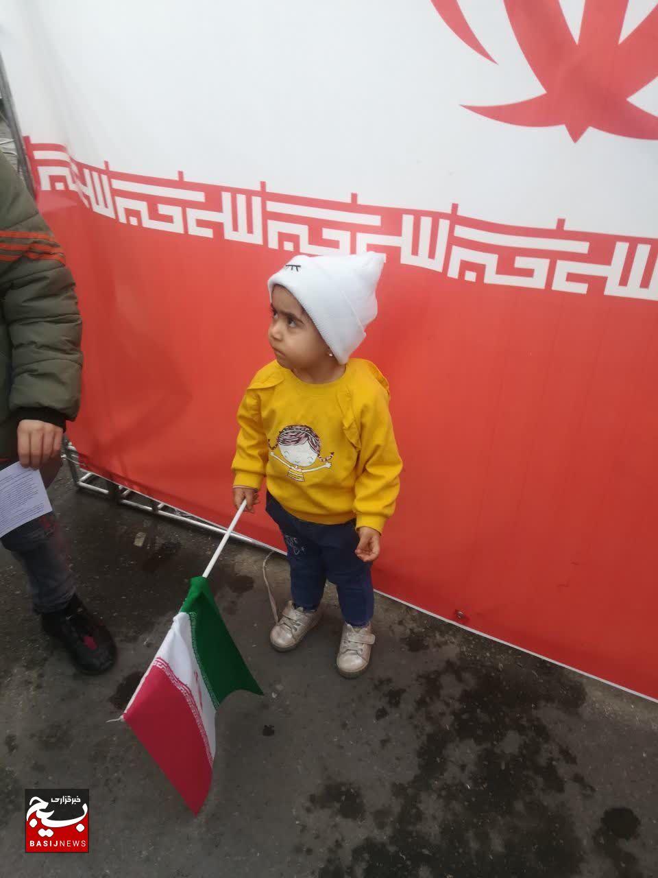 حضور حماسی مردم مشهدالرضا در راهپیمایی یوم الله ۲۲ بهمن/مشت محکم خراسانیها بر دهان استکبار جهانی+تصاویر و فیلم حضور حماسی مردم مشهدالرضا در راهپیمایی یوم الله ۲۲ بهمن/مشت محکم خراسانیها بر دهان استکبار جهانی+تصاویر و فیلم