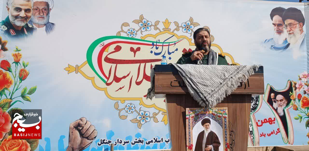 انقلاب اسلامی آغازی بر پایان ظلم و استبداد بود .