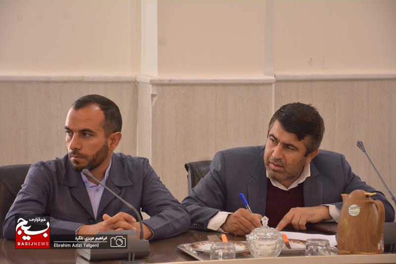تجلیل مدیرکل تجلیل آموزش و پرورشی ها از فرمانده سپاه فتح به مناسبت روز پاسدار