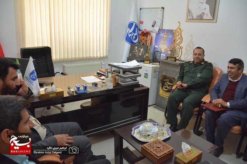 تجلیل آموزش و پرورش از مسئول سازمان بسیج رسانه استان