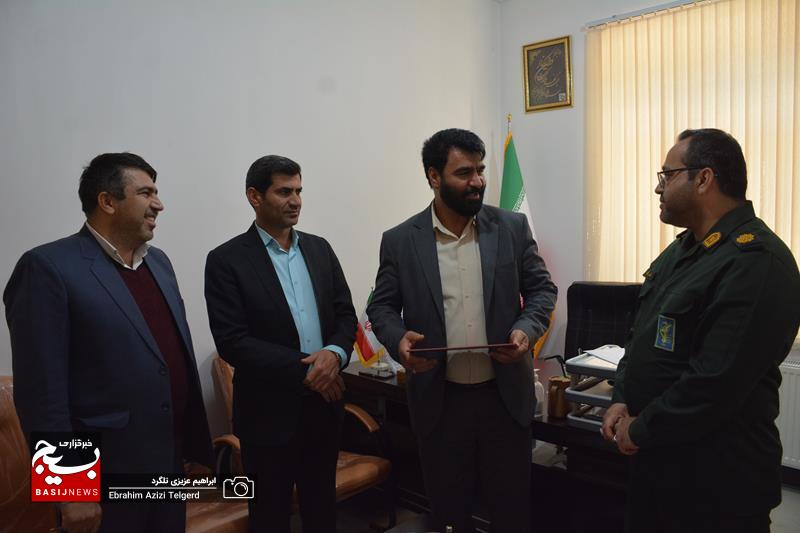 تجلیل آموزش و پرورش از مسئول سازمان بسیج رسانه استان