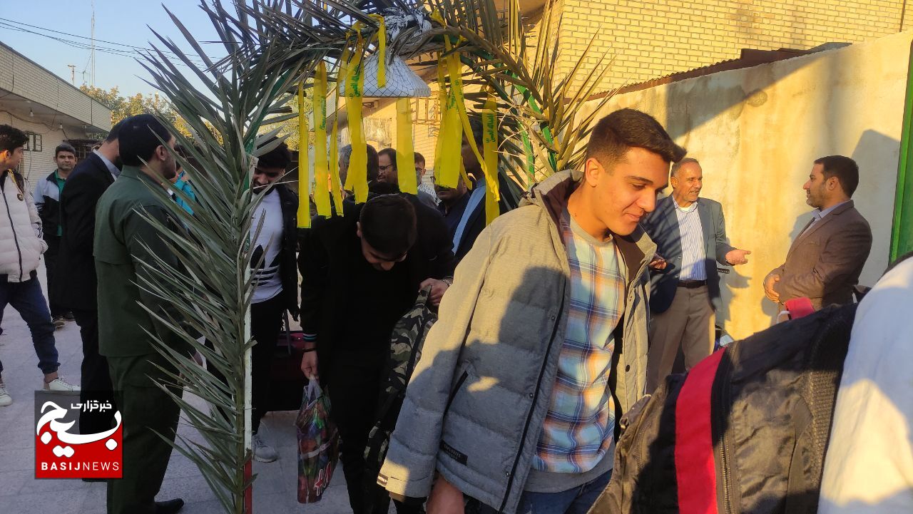 ۳۰۰ دانشآموز دیّری به اردوی راهیان نور اعزام شدند ۳۰۰ دانشآموز دیّری به اردوی راهیان نور اعزام شدند