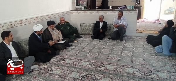 دیدار با خانواده شهید ابراهیم زمانی در دلوار دیدار با خانواده شهید ابراهیم زمانی در دلوار